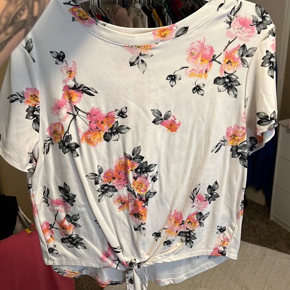 Floral short sleeve top